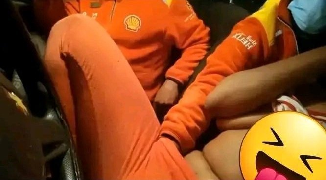 SHELL Garage Attendants Finger Fucks Customer