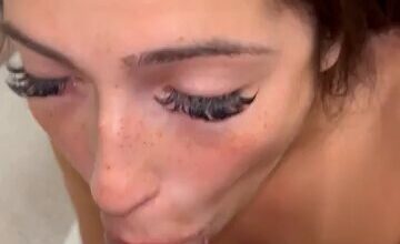 Latina milf sucks dick