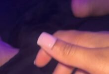 Playing with her pussy cum