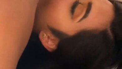 Tongue fuck her pussy