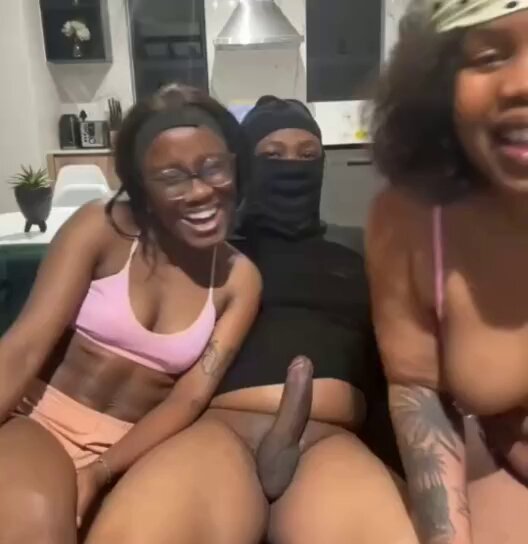 Xoli Mfeka and partners enjoy Threesome