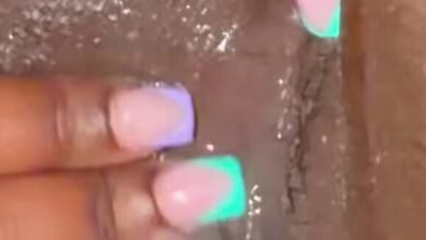 Play and rub her clitoris