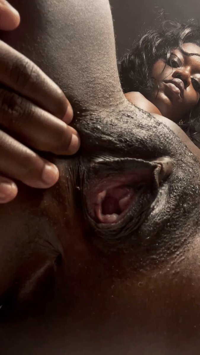 Watch that open pussy